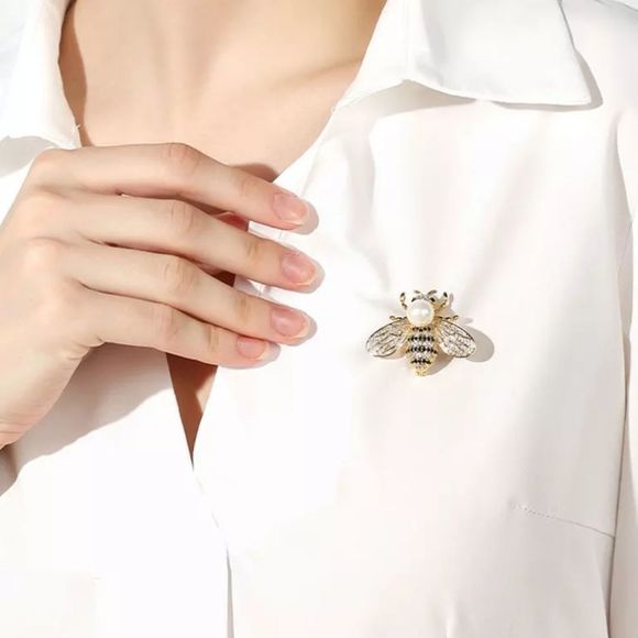 Elegant Gold and Black Bee Brooch - Picture 6 of 7